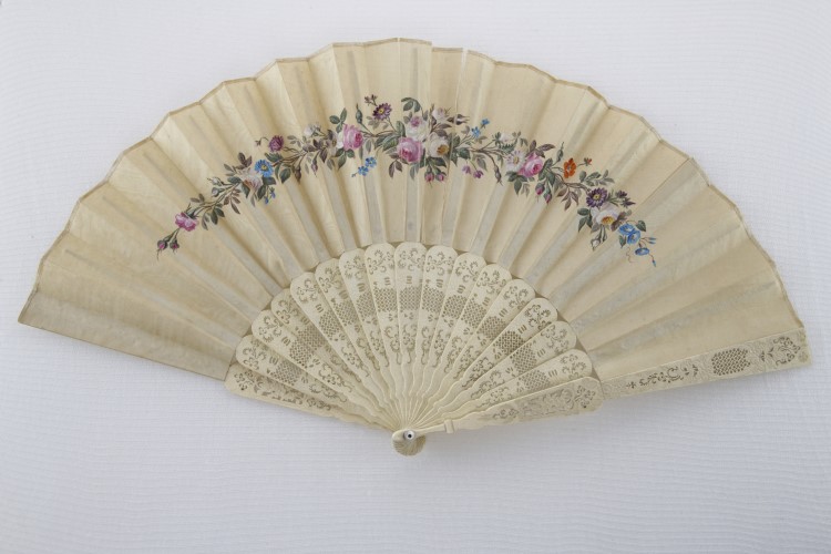 Hand Fan: 1 Front