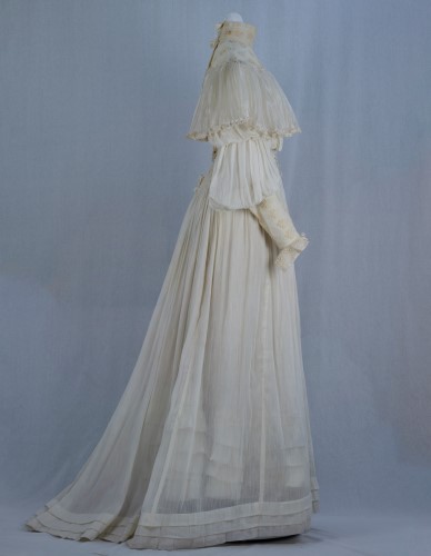 Wedding Dress: 3 Side