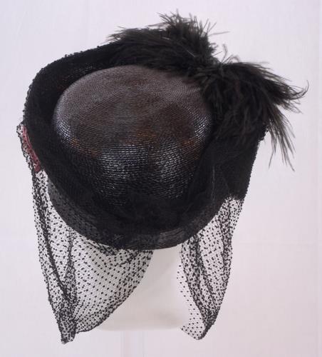 Back view of a Toque with veil from the 1910s