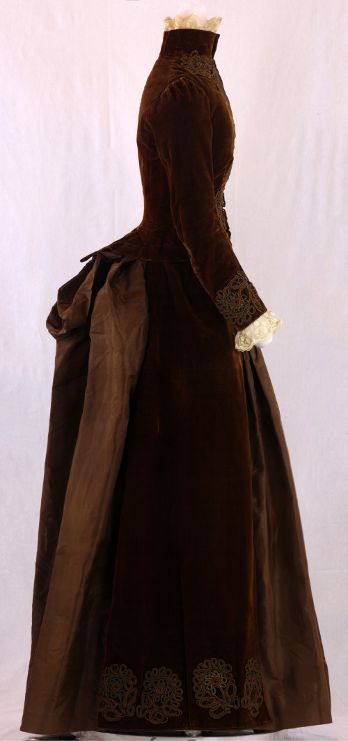 Brown Wedding Dress With Lacey Bit: Side