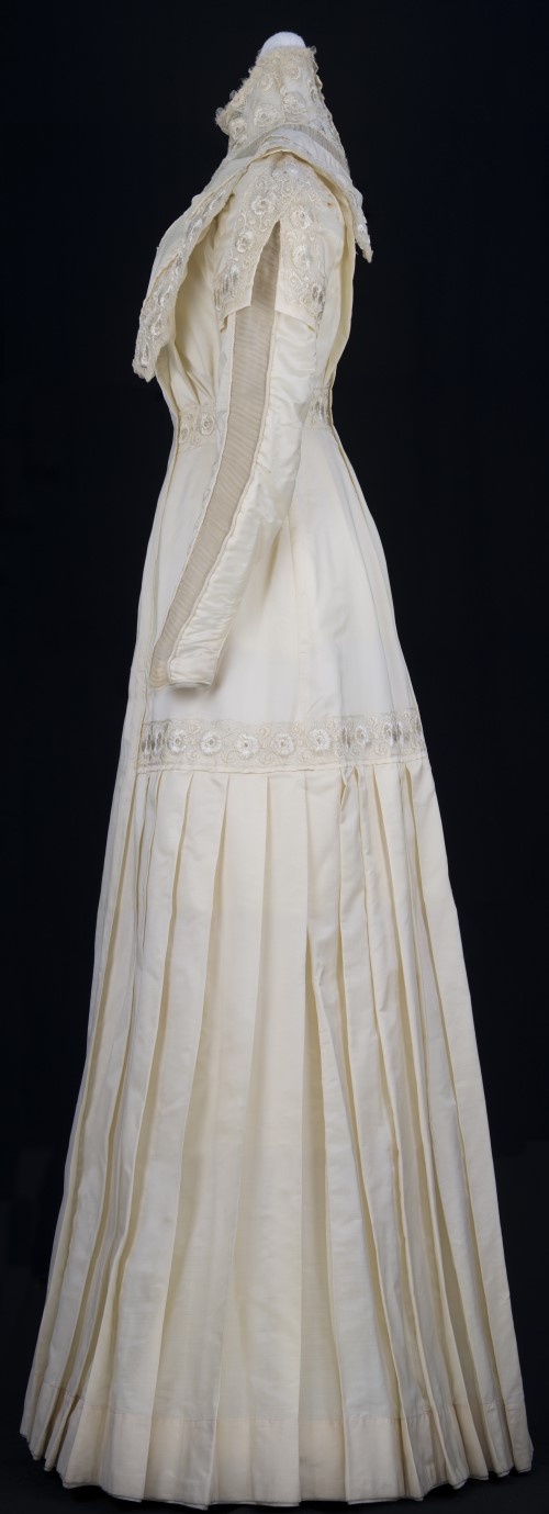 Ivory Silk Wedding Dress: Side