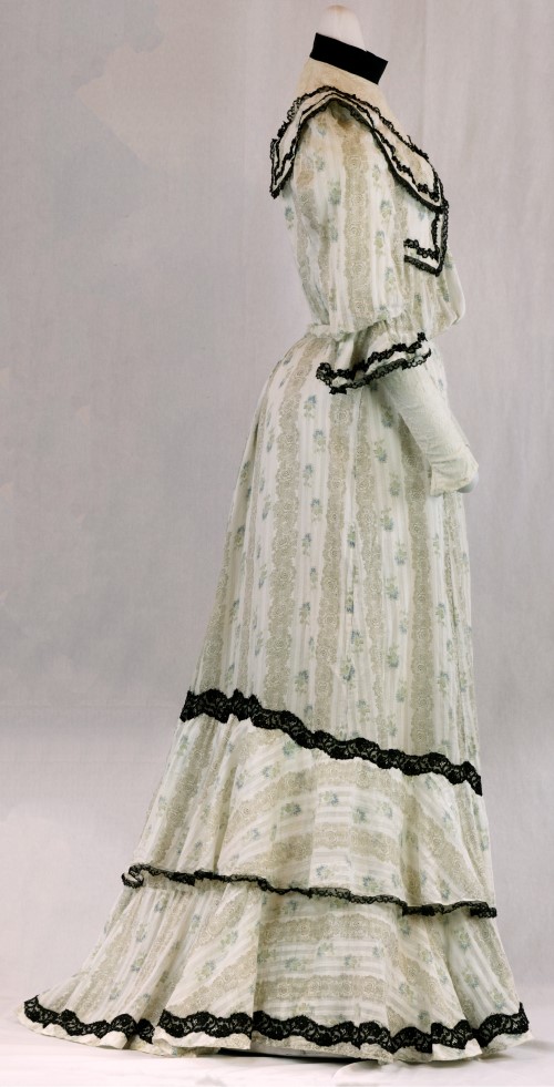 Floral White and Black Lace: Side