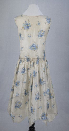 Sleevless Dress: Back