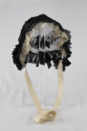 Bonnet: Front