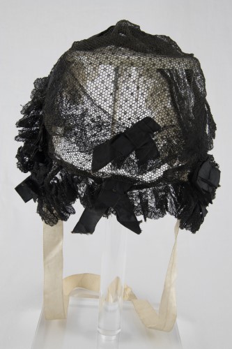 Bonnet: Back
