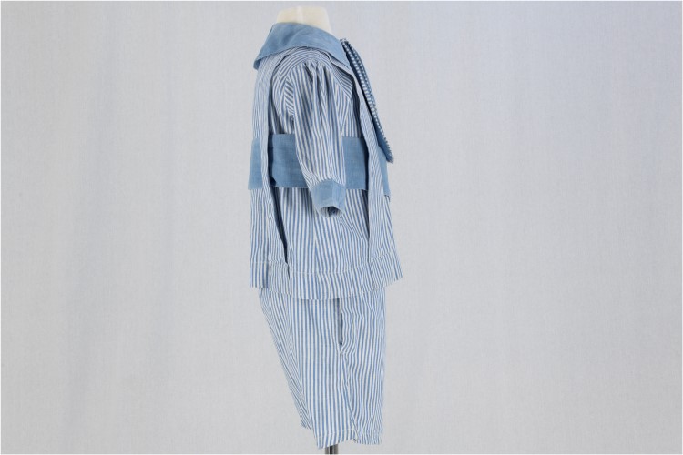 Boy's Suit: Side