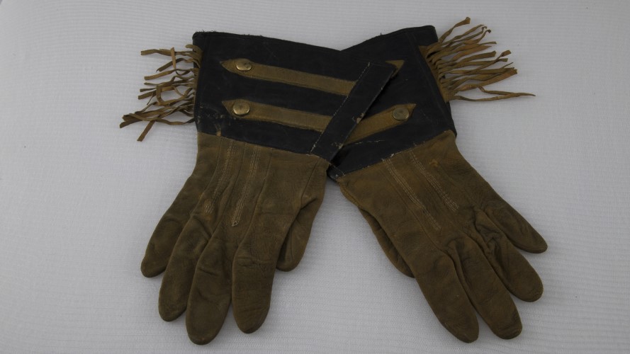 Gloves: Front