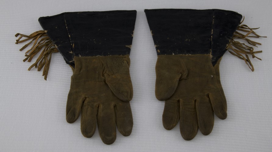 Gloves: Back